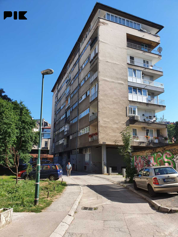 Potpuno namješten i renoviran trosoban stan, Grbavica 16