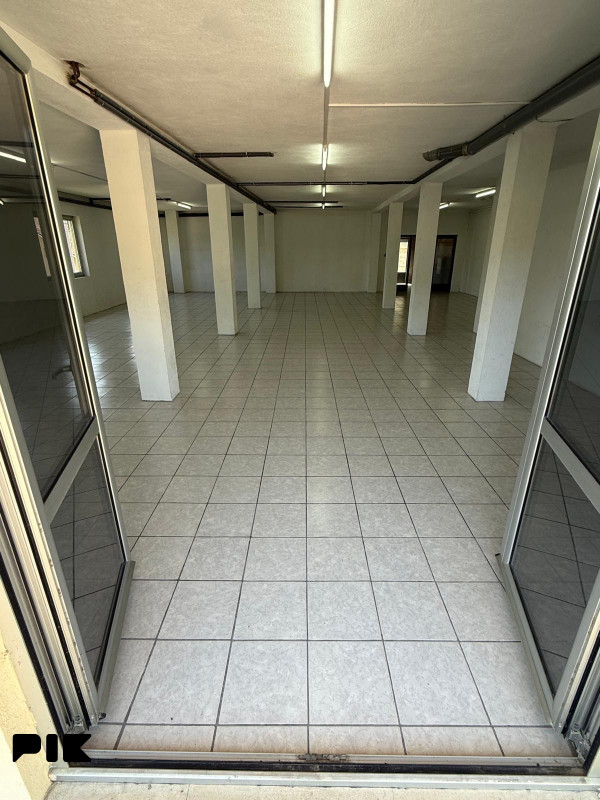 Poslovni prostor i parking Kiseljak-Brnjaci 240 m2 povrsine 3