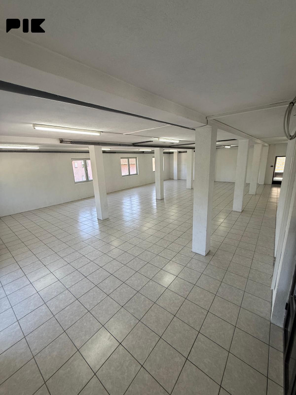 Poslovni prostor i parking Kiseljak-Brnjaci 240 m2 povrsine 4