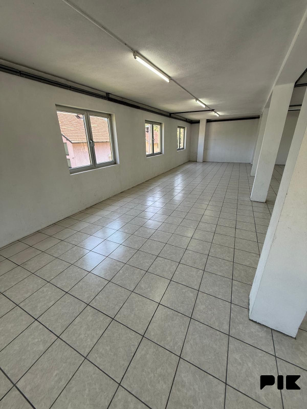 Poslovni prostor i parking Kiseljak-Brnjaci 240 m2 povrsine 5