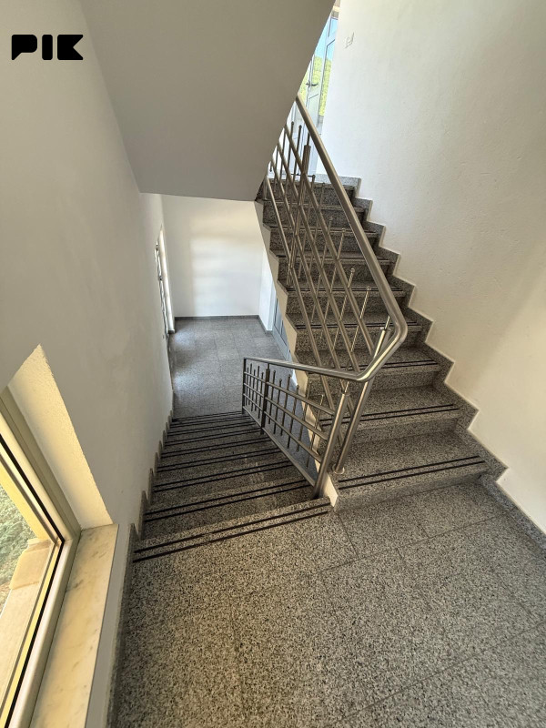 Poslovni prostor i parking Kiseljak-Brnjaci 240 m2 povrsine 8