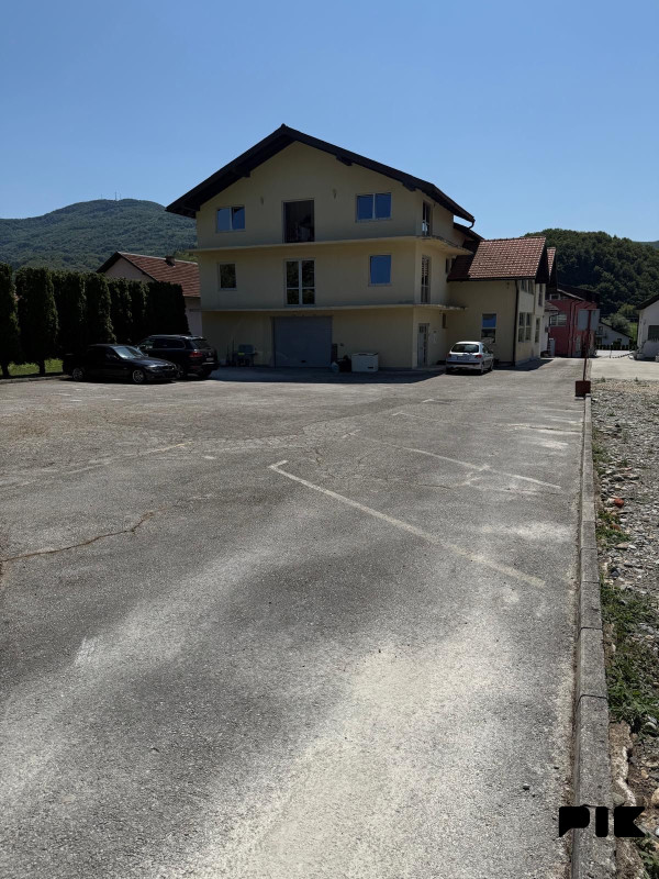 Poslovni prostor i parking Kiseljak-Brnjaci 240 m2 povrsine 10