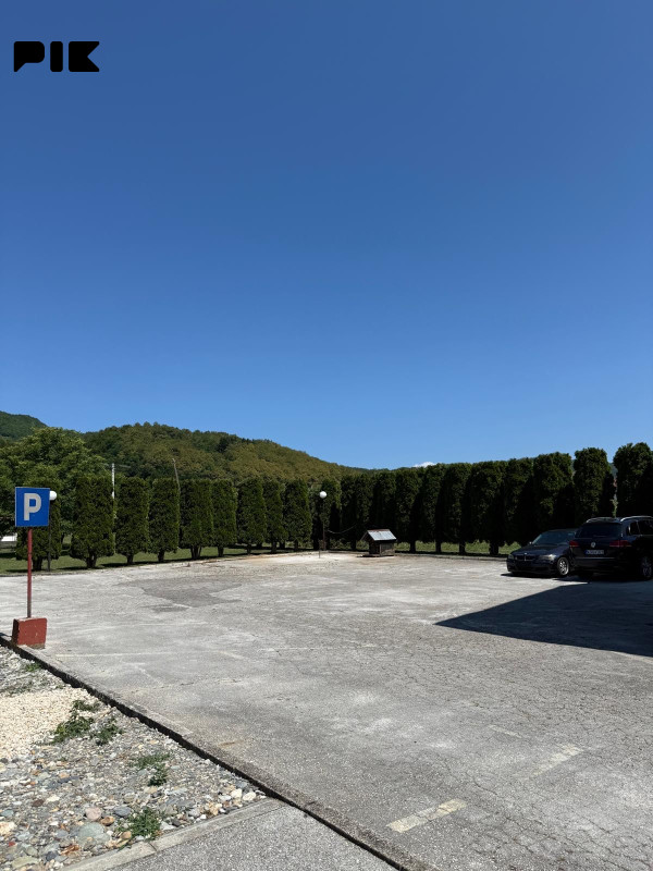 Poslovni prostor i parking Kiseljak-Brnjaci 240 m2 povrsine 13