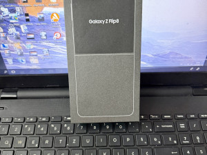 SAMSUNG Z FLIP8 Z FLIP 8 NOVO VAKUM 256/12 GRAPHIT BOJA RACUN