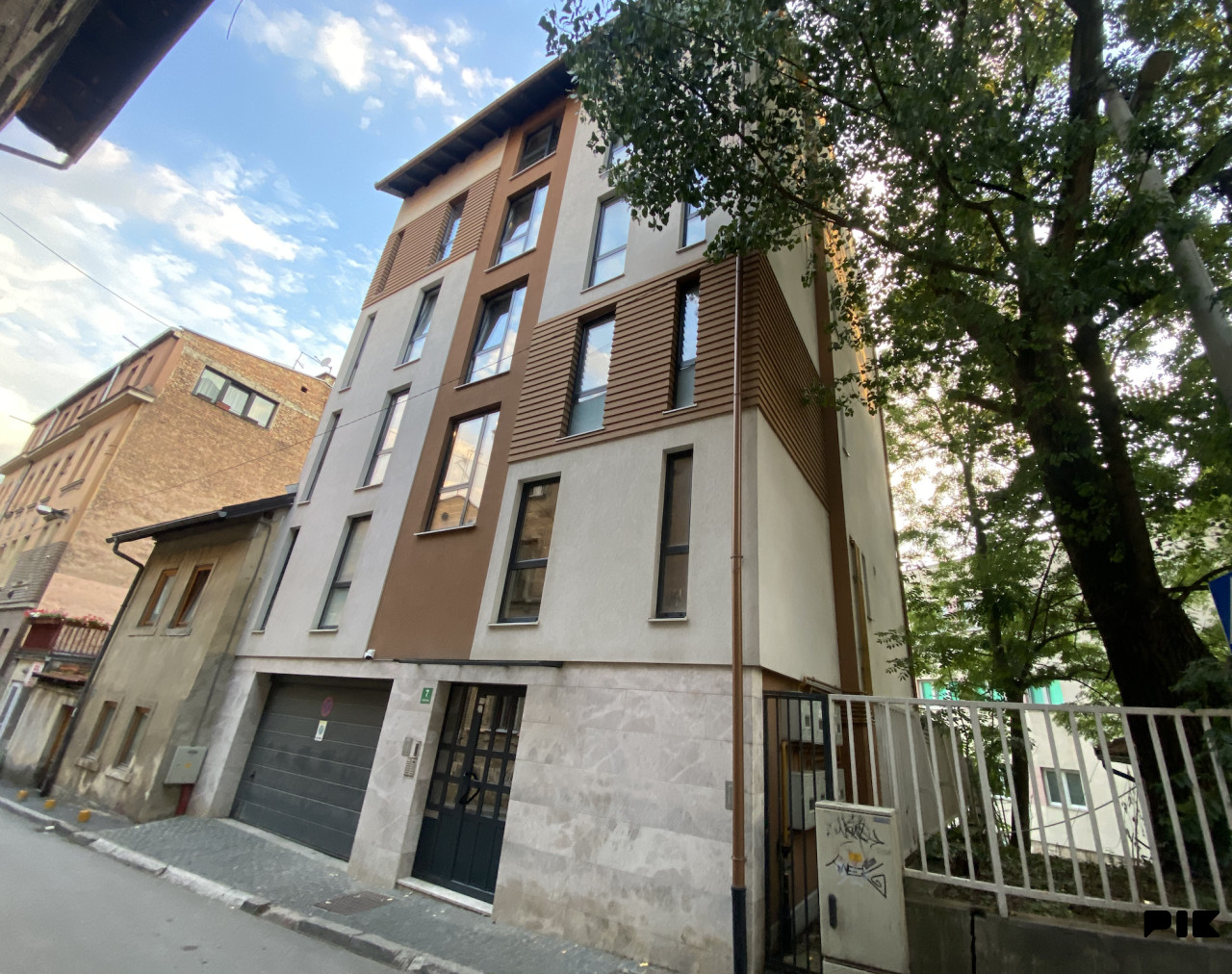 Namješten, moderan stan 46 m2 s balkonom, centar Sarajeva