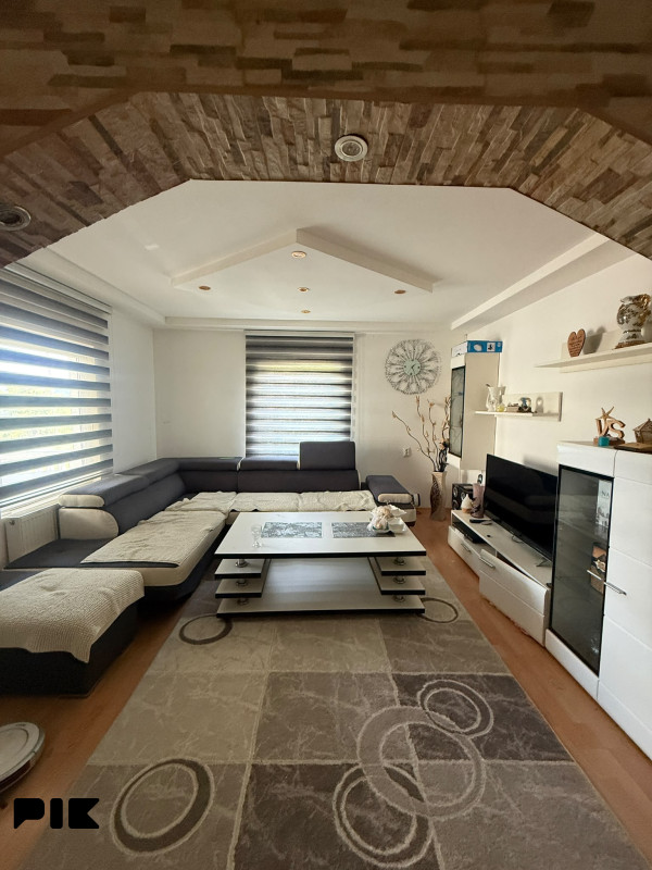 Odlicna dvospratna kuca sa garazom Tuzla 200m2 + 3.500 m2 zemlje 7