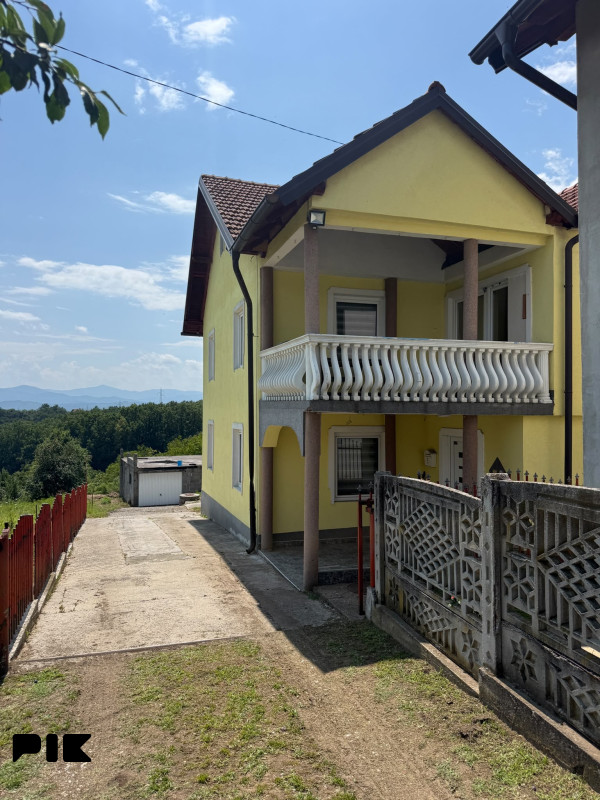 Odlicna dvospratna kuca sa garazom Tuzla 200m2 + 3.500 m2 zemlje