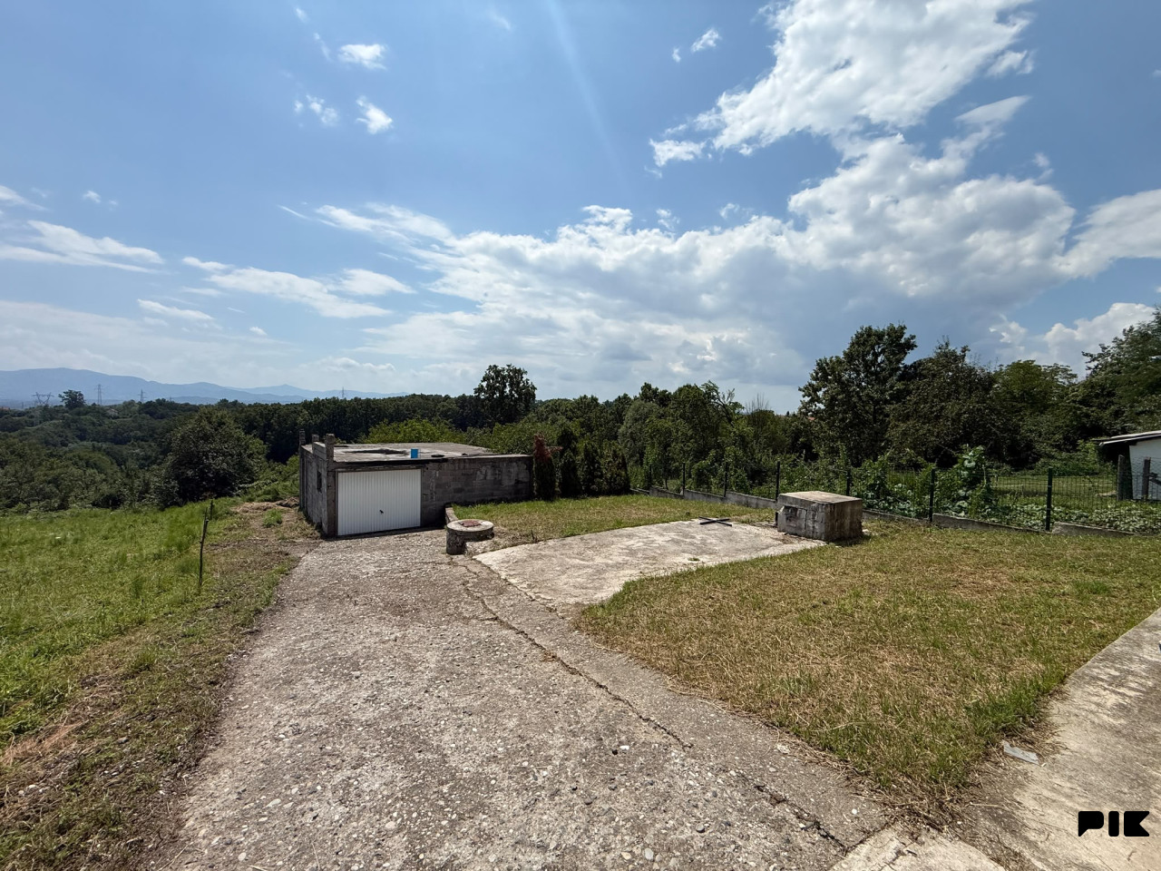 Odlicna dvospratna kuca sa garazom Tuzla 200m2 + 3.500 m2 zemlje photo 4