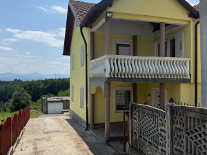 Odlicna dvospratna kuca sa garazom Tuzla 200m2 + 3.500 m2 zemlje