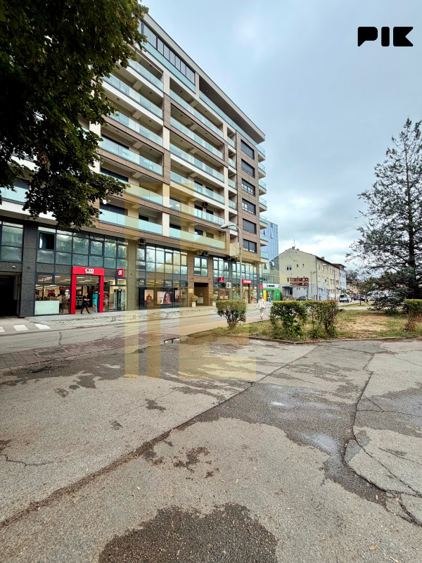 Iznajmljujemo moderan dvosoban stan sa garažom, naselje Centar 25
