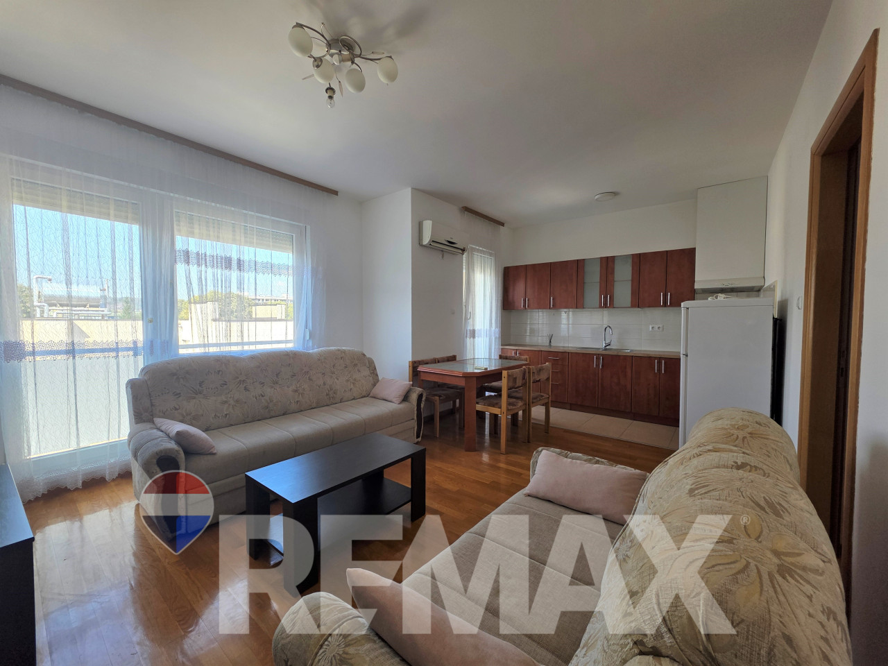 Trosoban stan novije gradnje, centar, Jevrejska, 68m2 2