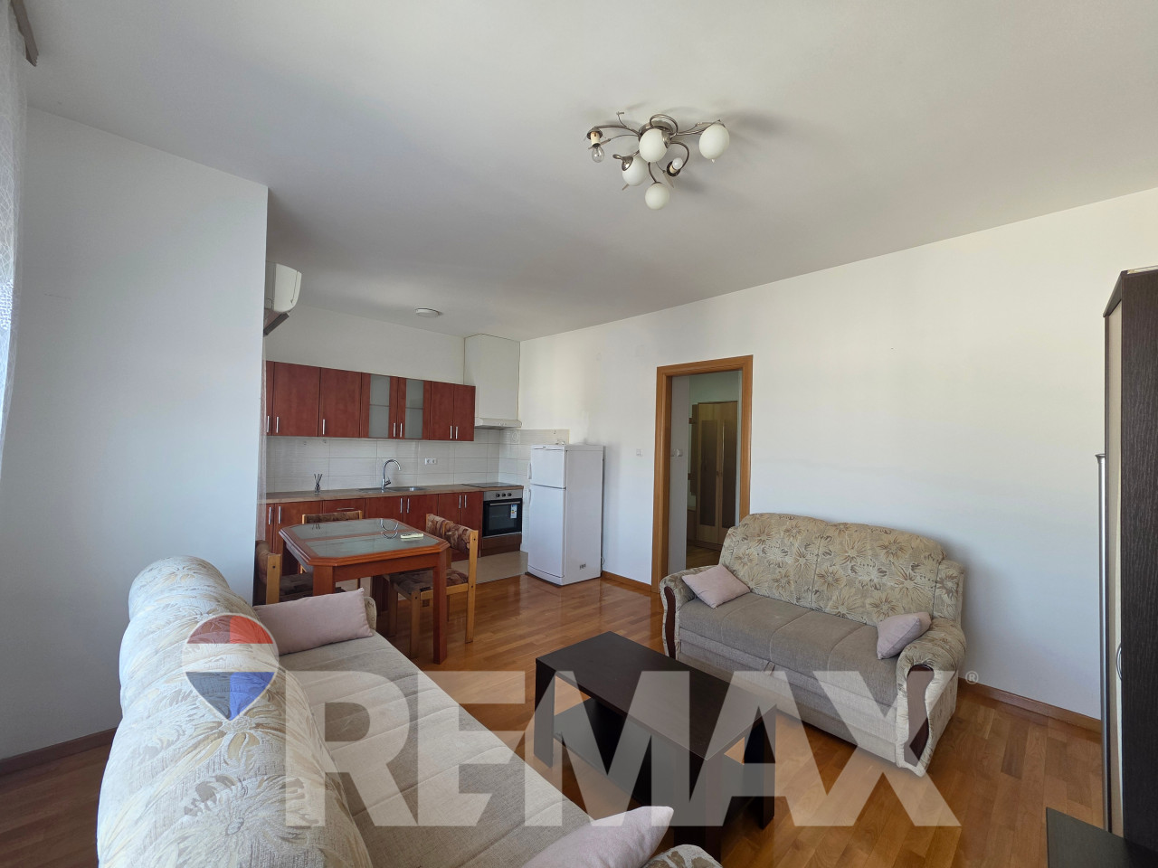 Trosoban stan novije gradnje, centar, Jevrejska, 68m2 4