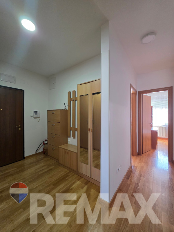 Trosoban stan novije gradnje, centar, Jevrejska, 68m2 10