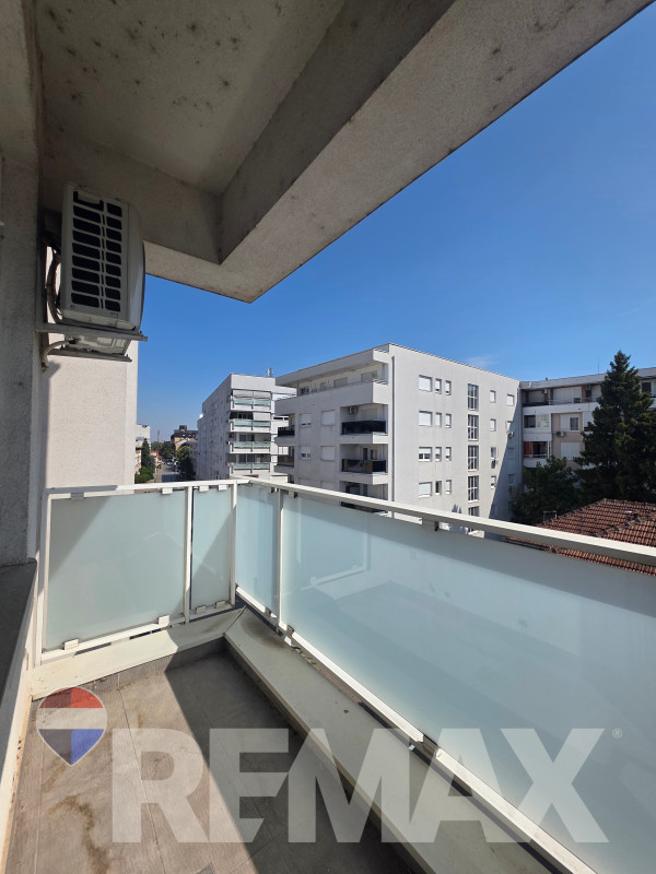 Trosoban stan novije gradnje, centar, Jevrejska, 68m2 12