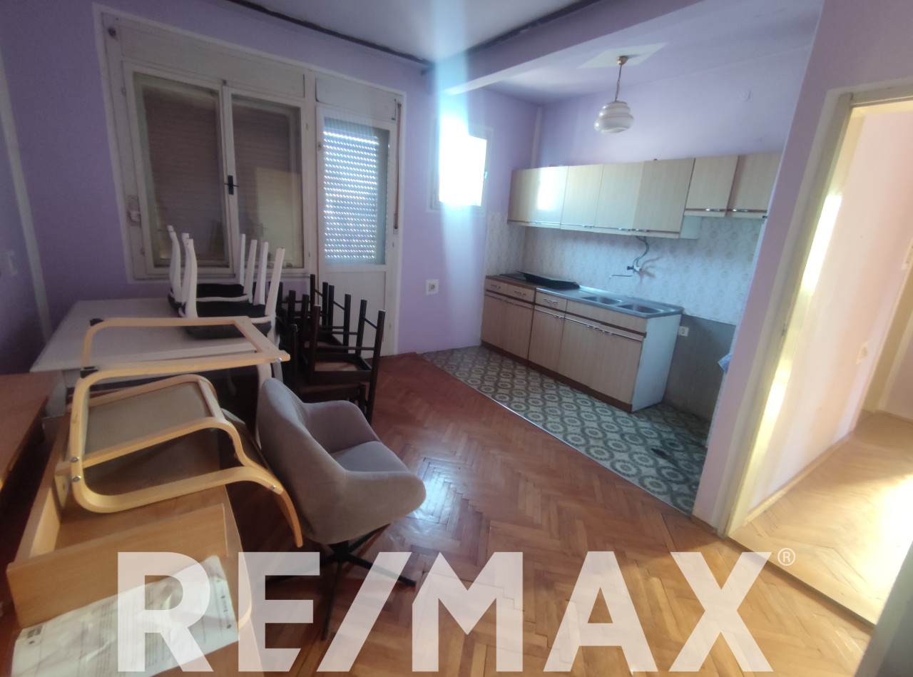Kuća 250m2 Gradiška Senjak kod škole, dvorišni objekat, 2 garaže 17