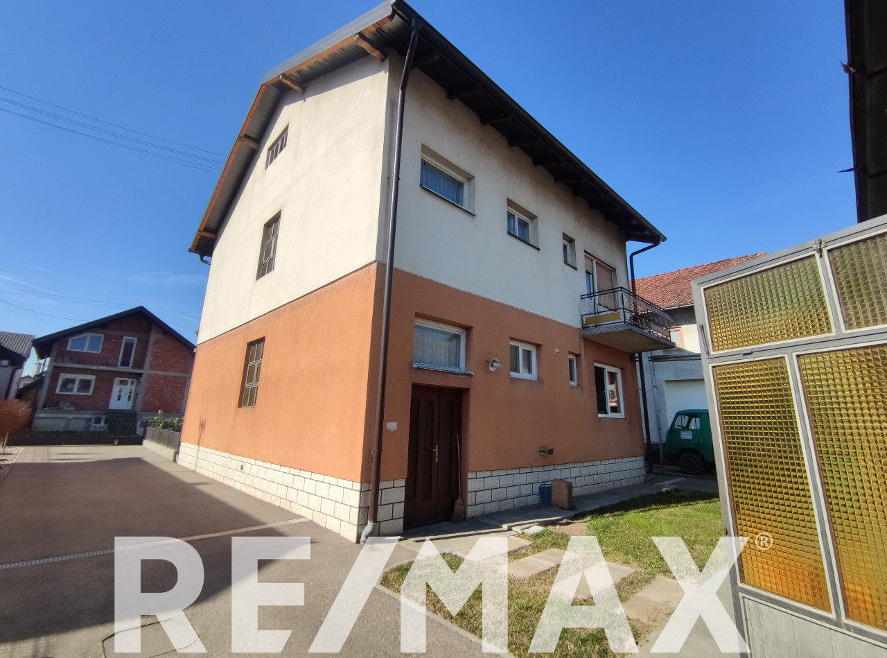 Kuća 250m2 Gradiška Senjak kod škole, dvorišni objekat, 2 garaže 22