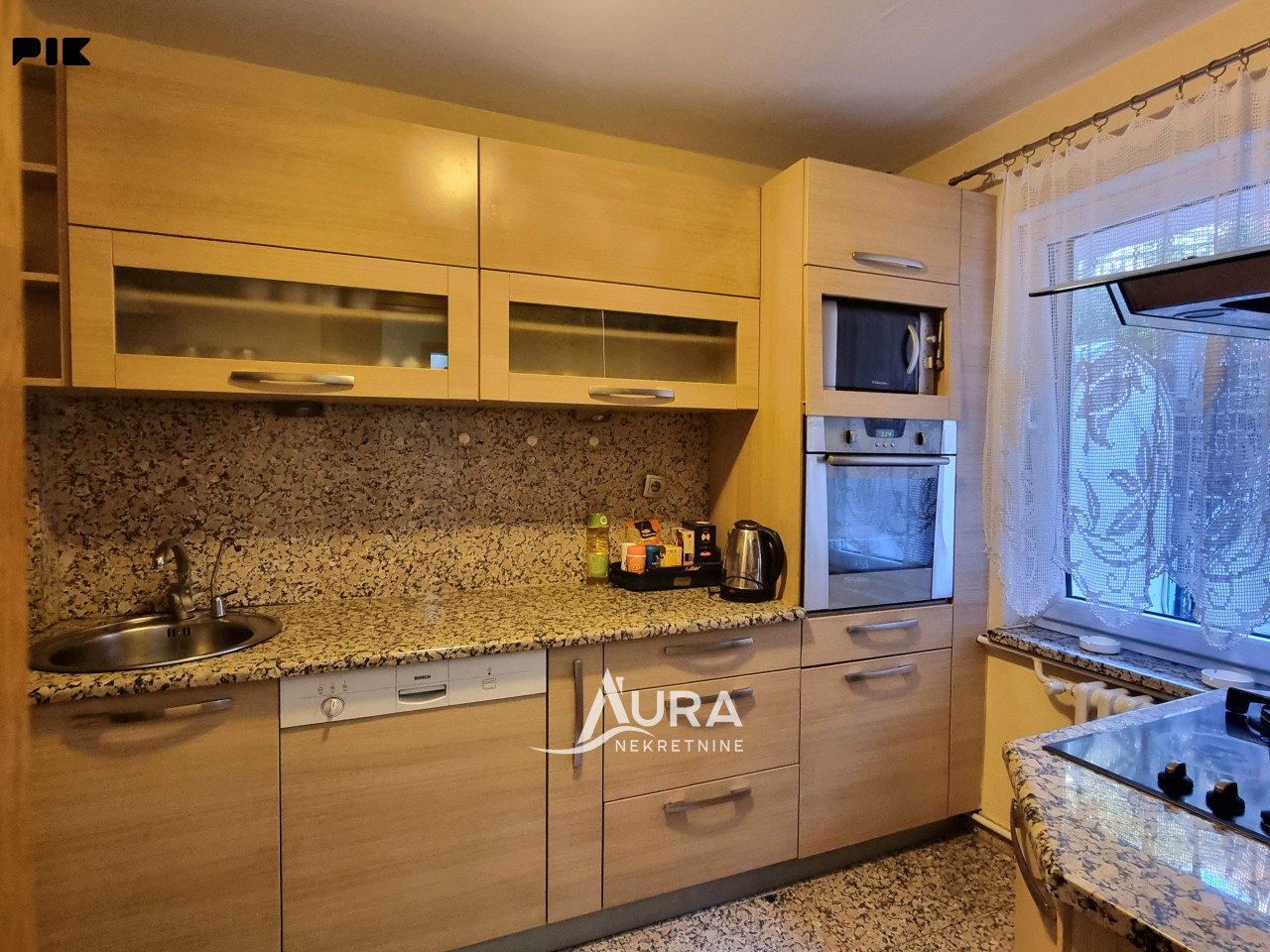 AURA/ Opremljen Stan / 1+3 / Centar 9