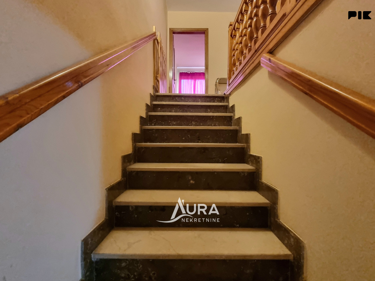 AURA/ Opremljen Stan / 1+3 / Centar 11