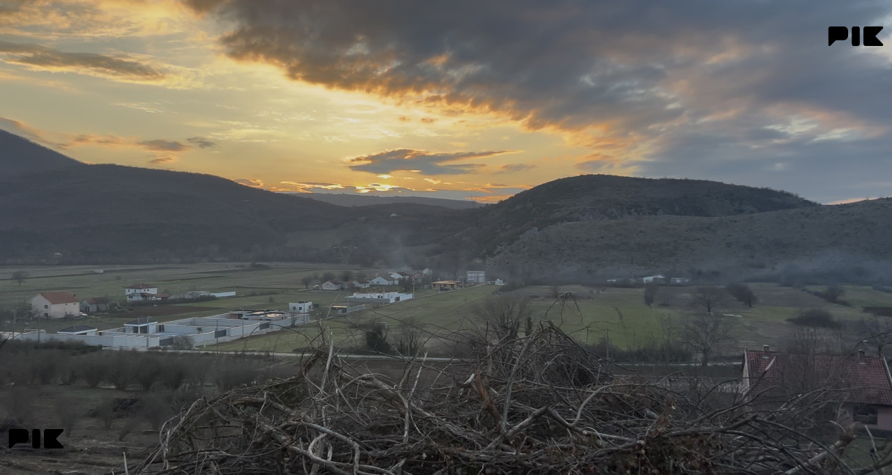GRADJEVINSKO ZEMLJISTE 1.800 m2 MALO POLJE DOZVOLJENA GRADNJA 3