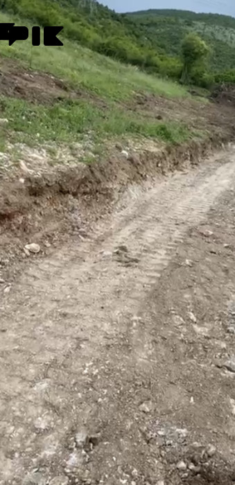 GRADJEVINSKO ZEMLJISTE 1.800 m2 MALO POLJE DOZVOLJENA GRADNJA 4