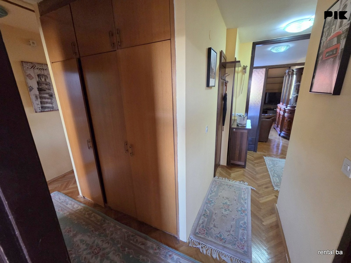 Trosoban stan najam Centar Sarajevo 9