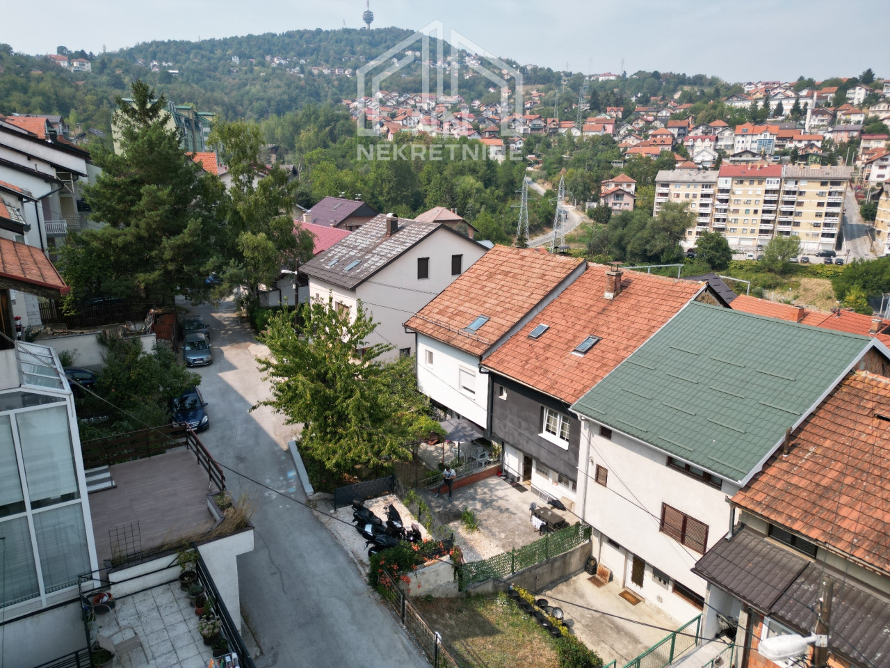 NN Nekretnine : Trosoban stan sa dvorištem - Velešići 12