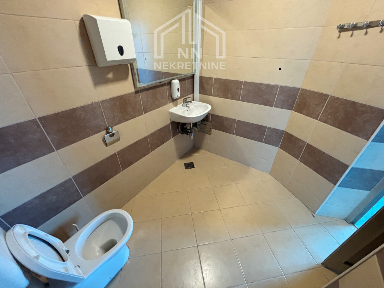 NN Nekretnine : Poslovni prostor sa terasom - Avaz Twist Tower 21
