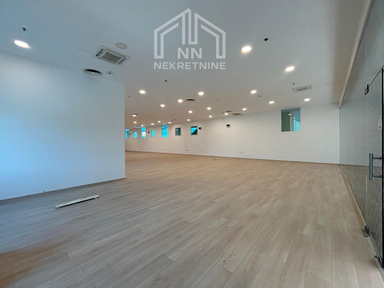 NN Nekretnine : Poslovni prostor 332m2 - Avaz Twist Tower 2