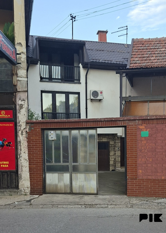 Kuća 220 kvadrata centar grada Visoko kod robne kuce vema