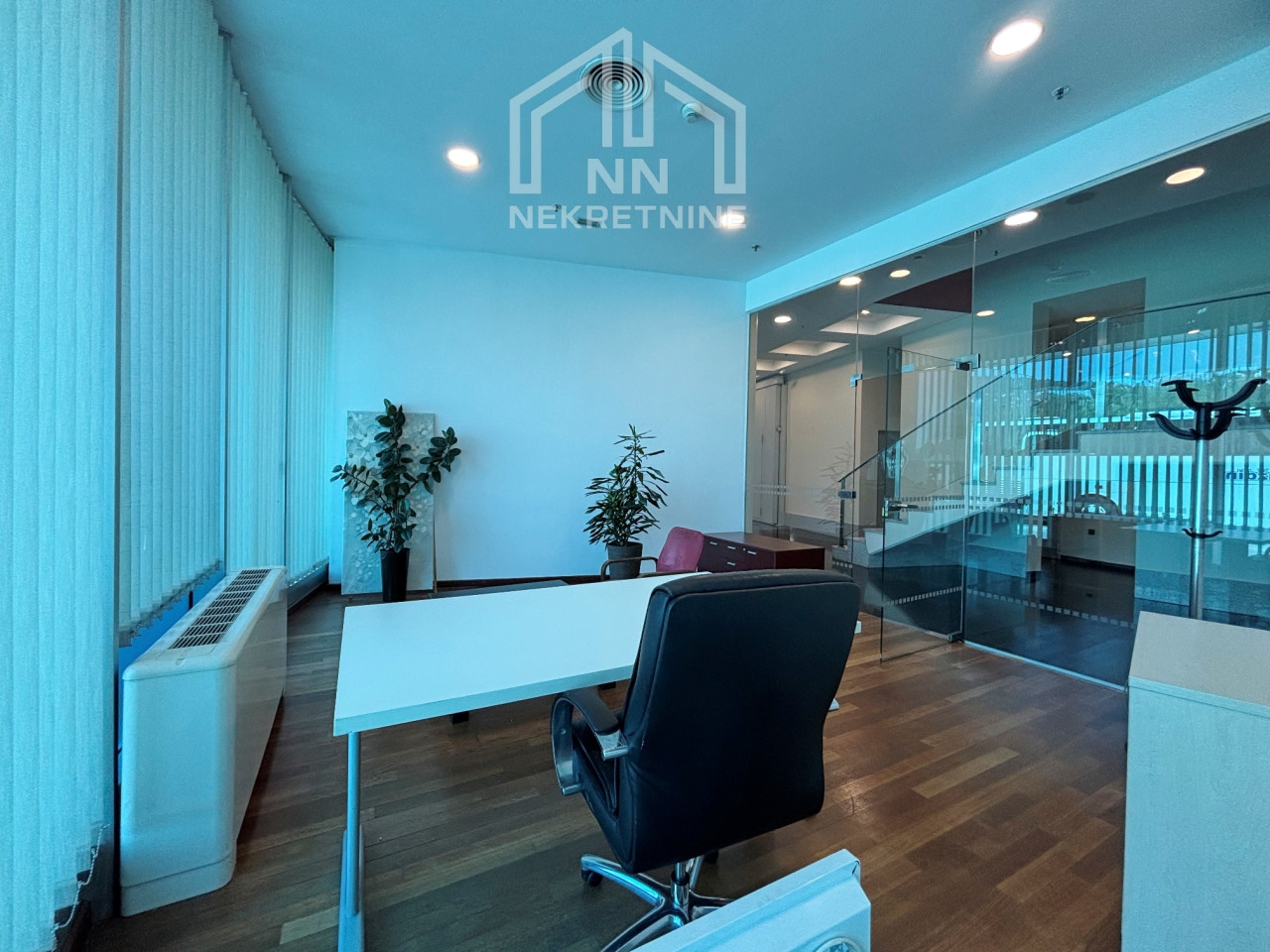 NN Nekretnine : Poslovni prostor 23m2 - Avaz Twist Tower 2