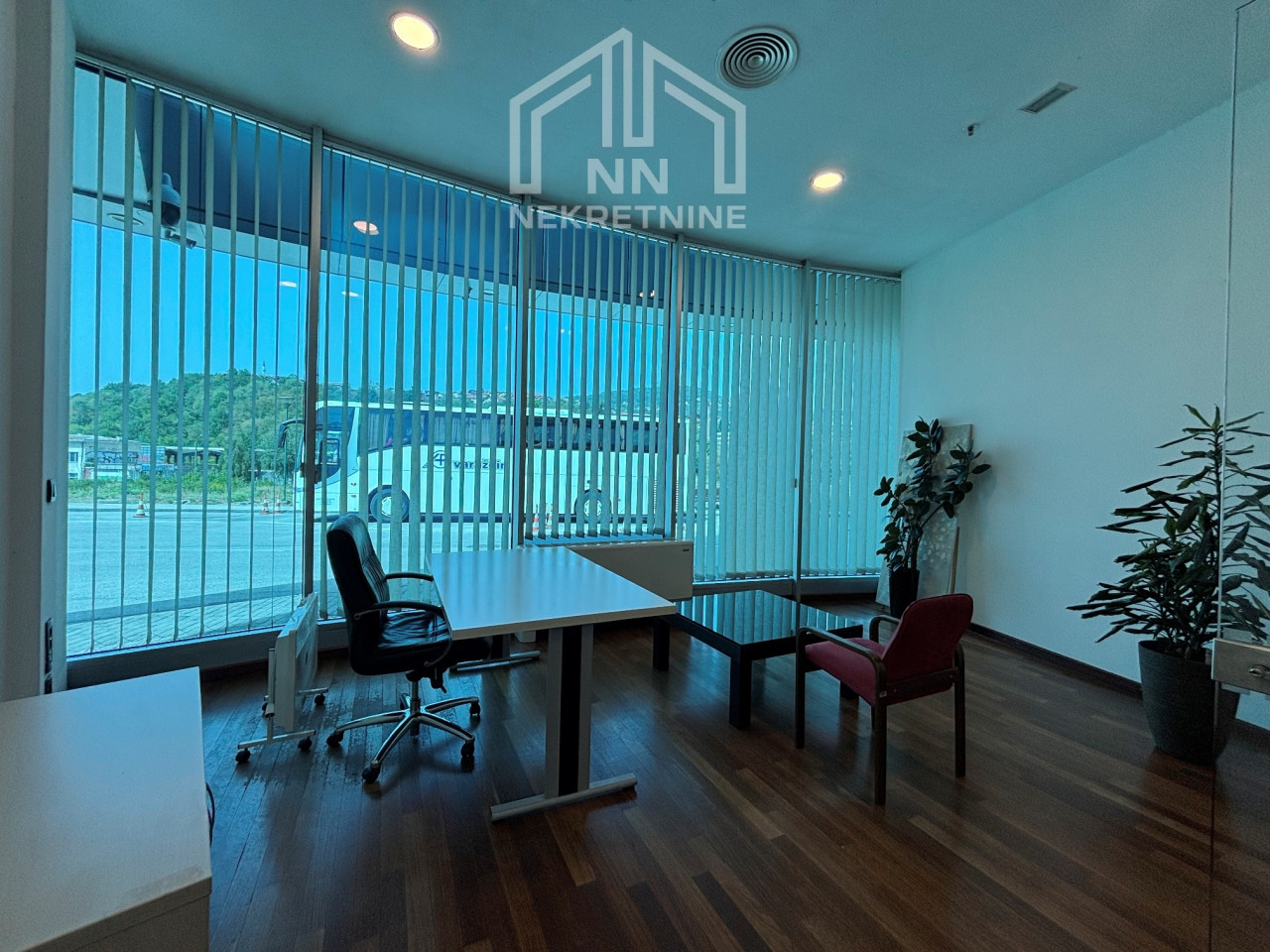 NN Nekretnine : Poslovni prostor 23m2 - Avaz Twist Tower 3