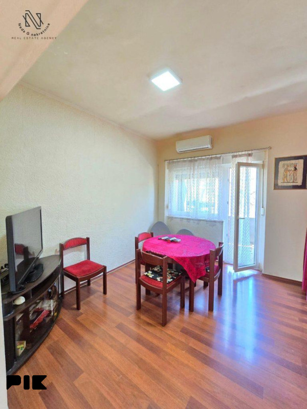 CENTAR, stan od 70m2 i garaža od 17m2
