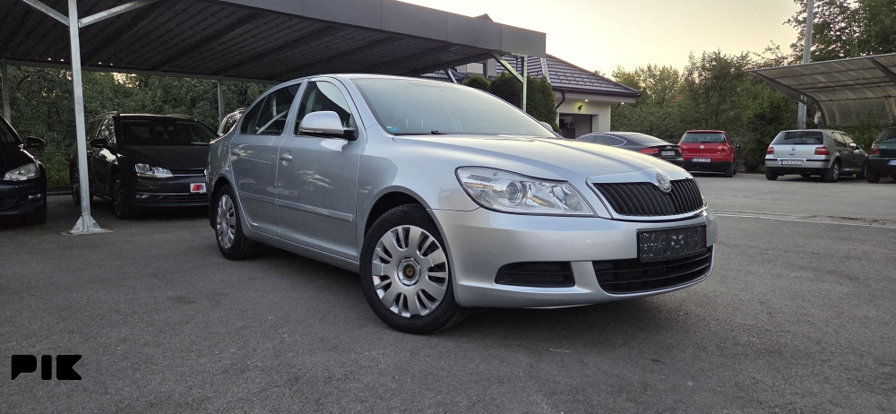 SKODA OKTAVIA SIVA 2011 GODINA 1.9 TDI 77KW - slika 4
