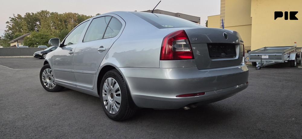 SKODA OKTAVIA SIVA 2011 GODINA 1.9 TDI 77KW - slika 3