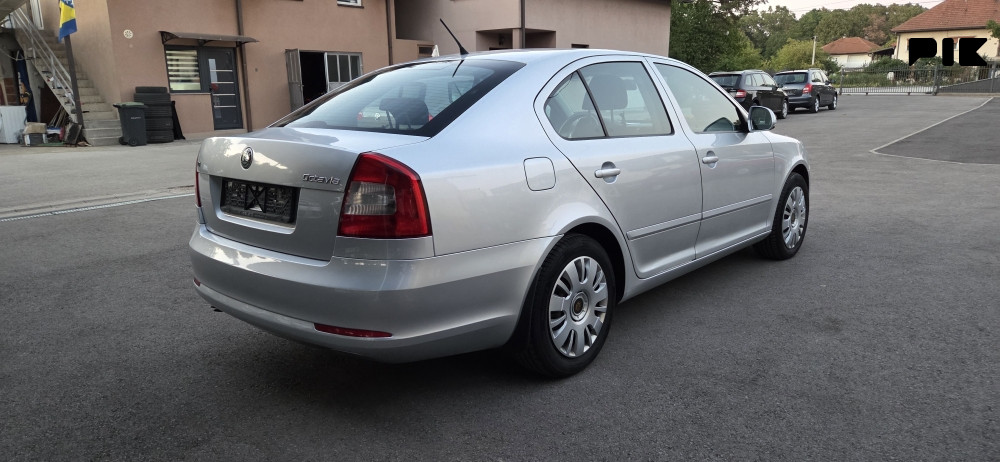 SKODA OKTAVIA SIVA 2011 GODINA 1.9 TDI 77KW - slika 12