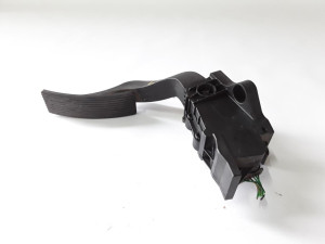 A2463001804 POTENCIOMETAR GASA  MERCEDES A CLASS (W176