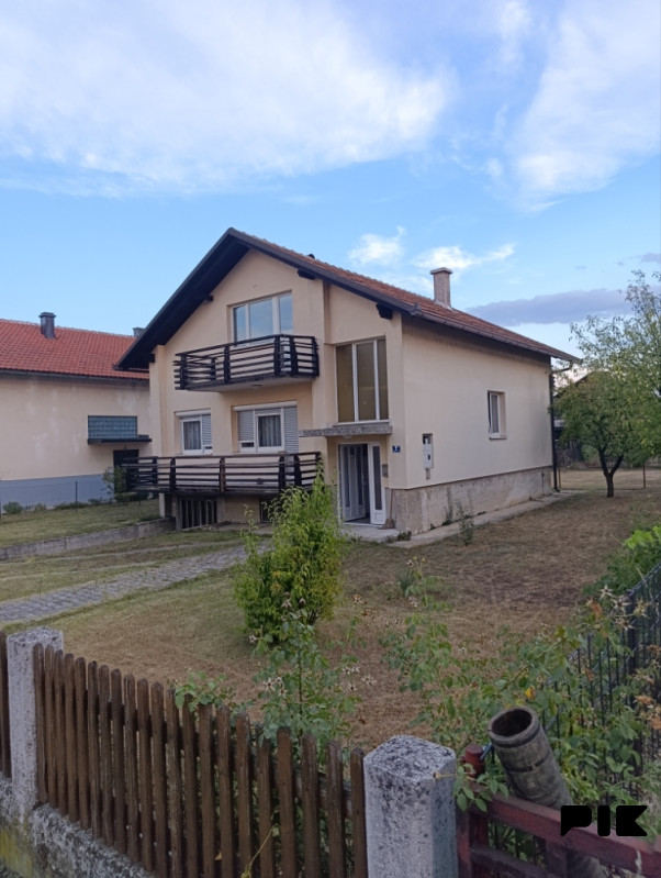 Kuća Bugojno - Hendek - parcela 648m^2 2