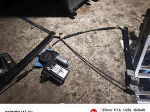 desni podizac audi a4 b6 sa motorice