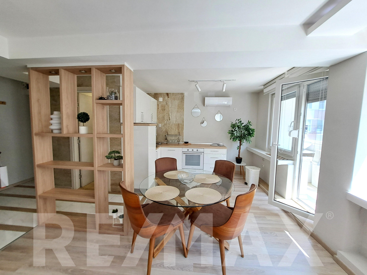 Trosoban stan / 61m2 / centar grada /  obezbijeđen parking 4