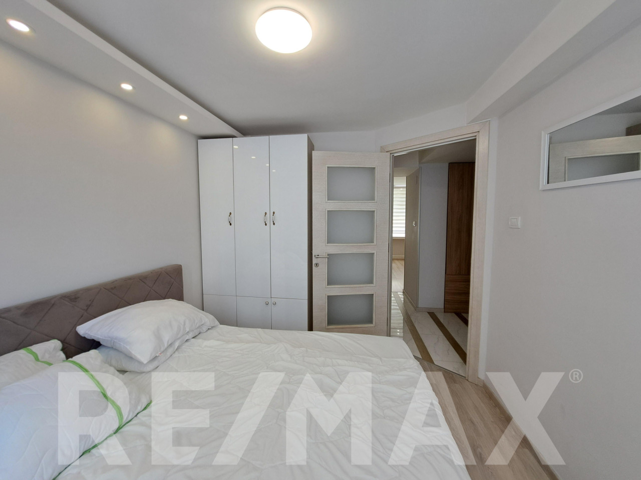 Trosoban stan / 61m2 / centar grada /  obezbijeđen parking 9