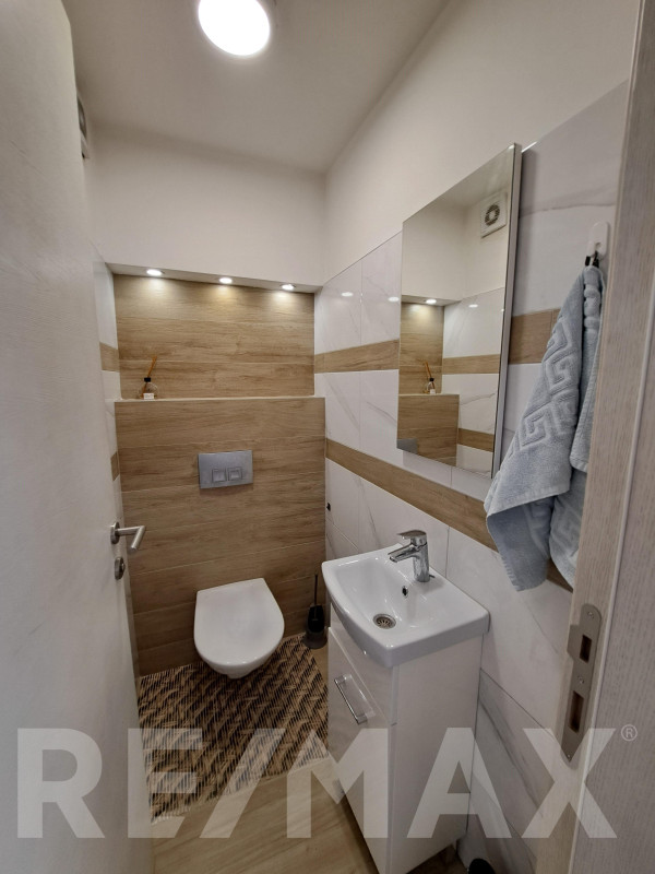 Trosoban stan / 61m2 / centar grada /  obezbijeđen parking 11