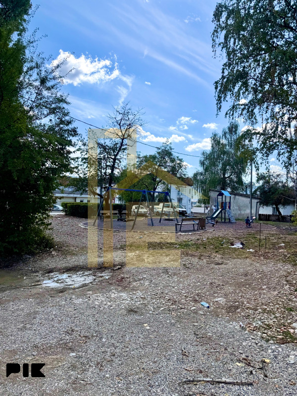 Na prodaju dvosoban stan 41,70 m2, naselje Paprikovac 4