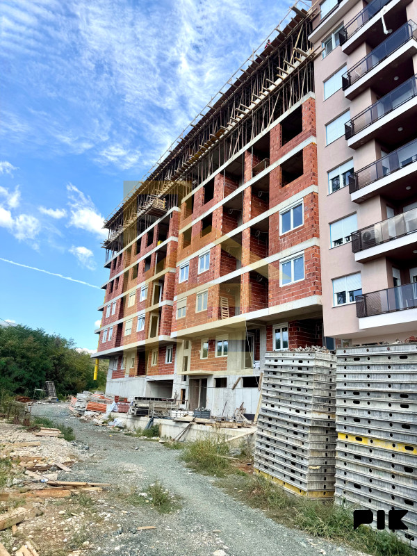 Na prodaju dvosoban stan 41,70 m2, naselje Paprikovac