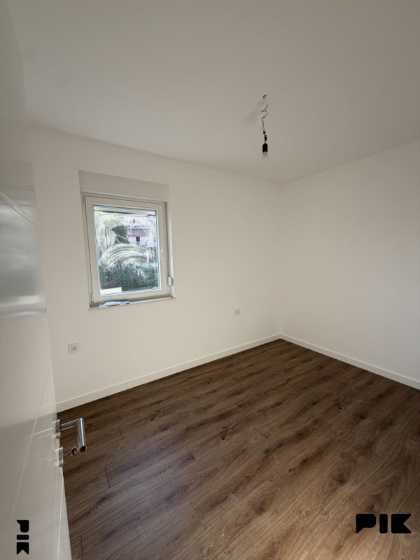 Na prodaju stan od 60m2 3
