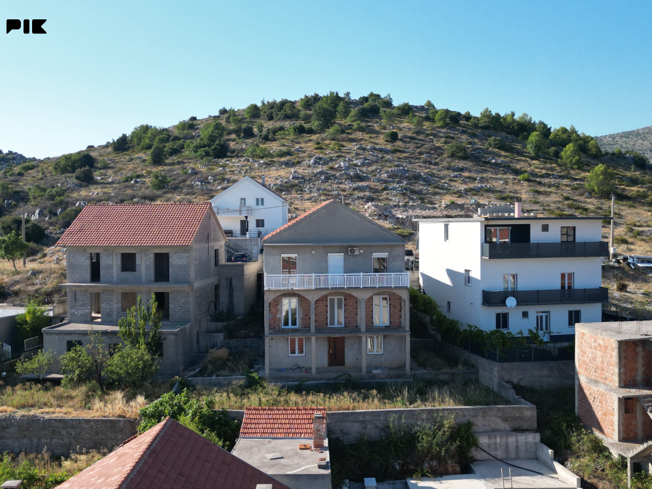 Na prodaju dvospratna kuća na Ivanici, opština Ravno 2
