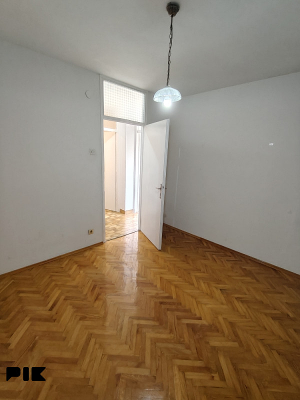 Dovosoban stan za izdavanje 54 kvadrata 5