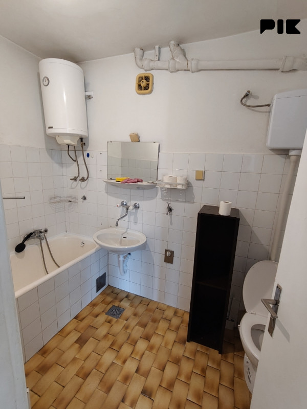 Dovosoban stan za izdavanje 54 kvadrata 6