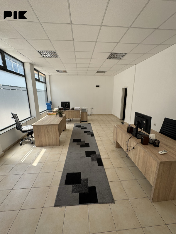 Poslovni prostor u centru Trebinja na prodaju photo 3