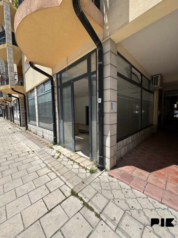 Poslovni prostor u centru Trebinja na prodaju 9