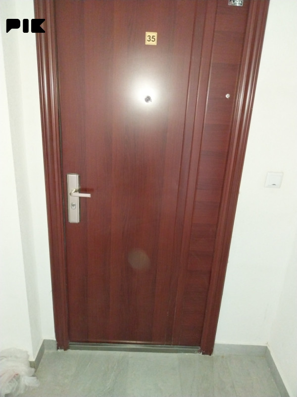 IZDAJE SE NA DUZI VRM PERIOD 37 M2  061 261 174